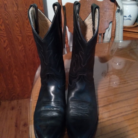 Mens boots size 10 - Picture 2 of 4
